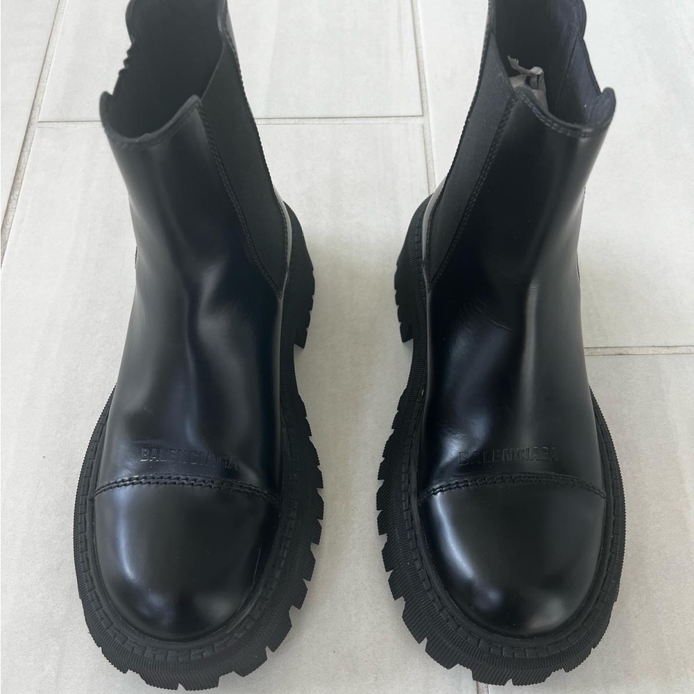 Women’s Tractor 20MM Chelsea Boot in Black